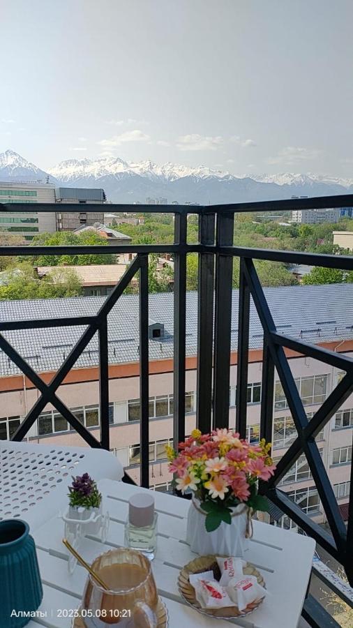 Студия В Центре Города, В «Золотом Квадрате» Алмати Екстер'єр фото